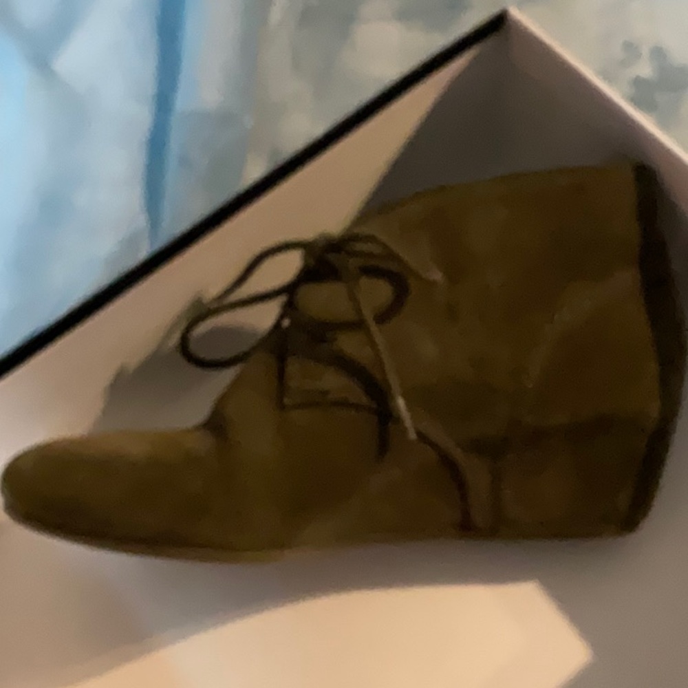NINE WEST BOOTIES SIZE 7. OLIVE GREEN - Picture 7 of 7